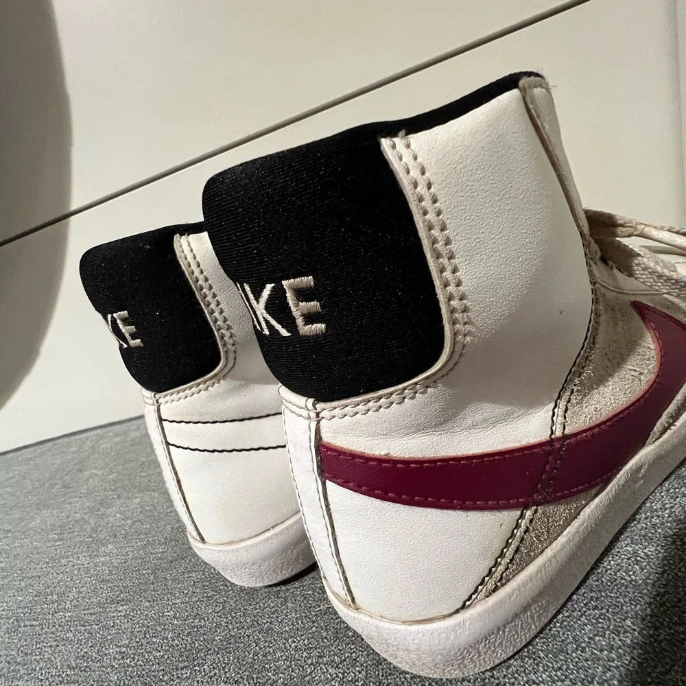 Nike Blazer Mid 77’ Rush Maroon & Summit White Big Kids' Shoe Size 4.0 - Picture 5 of 6